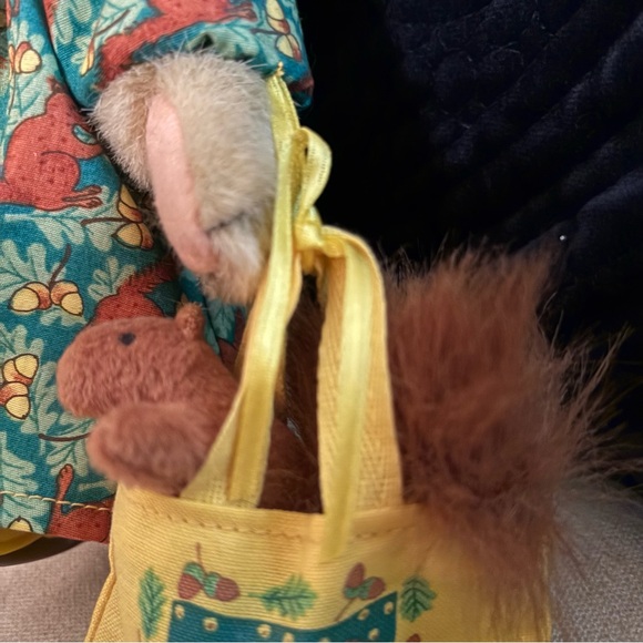 Muffy Vanderbear Squirrel Friend A Walk in the Park - Picture 6 of 6